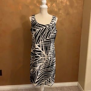 Travel Smith Black and White geometric print dress Sz 12  97% poly 3% spandex
